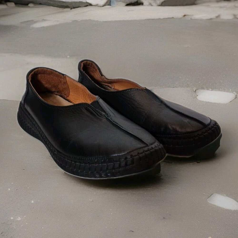 Volks Walkers Women’s Black Leather Slip-On Shoes –Size US 8.5- Made in Portugal